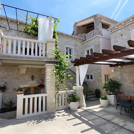 Stone House Apartments Didini Dvori Lumbarda Extérieur photo
