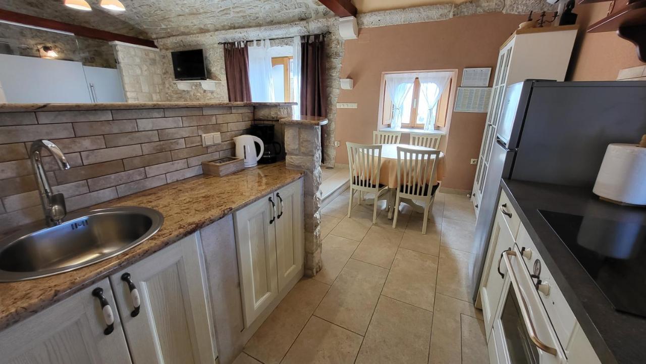 Stone House Apartments Didini Dvori Lumbarda Extérieur photo