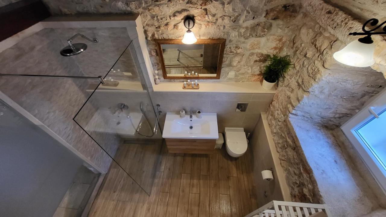 Stone House Apartments Didini Dvori Lumbarda Extérieur photo
