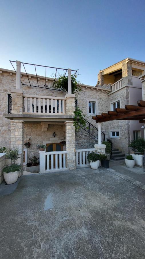 Stone House Apartments Didini Dvori Lumbarda Extérieur photo