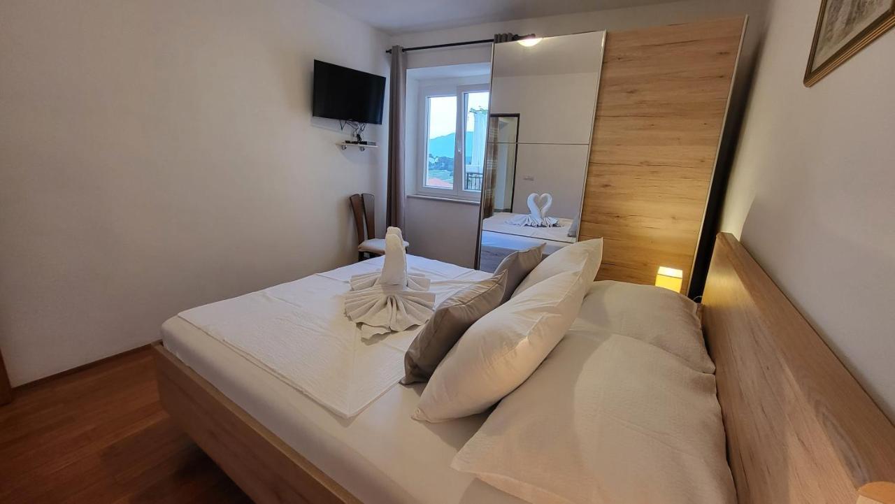 Stone House Apartments Didini Dvori Lumbarda Extérieur photo