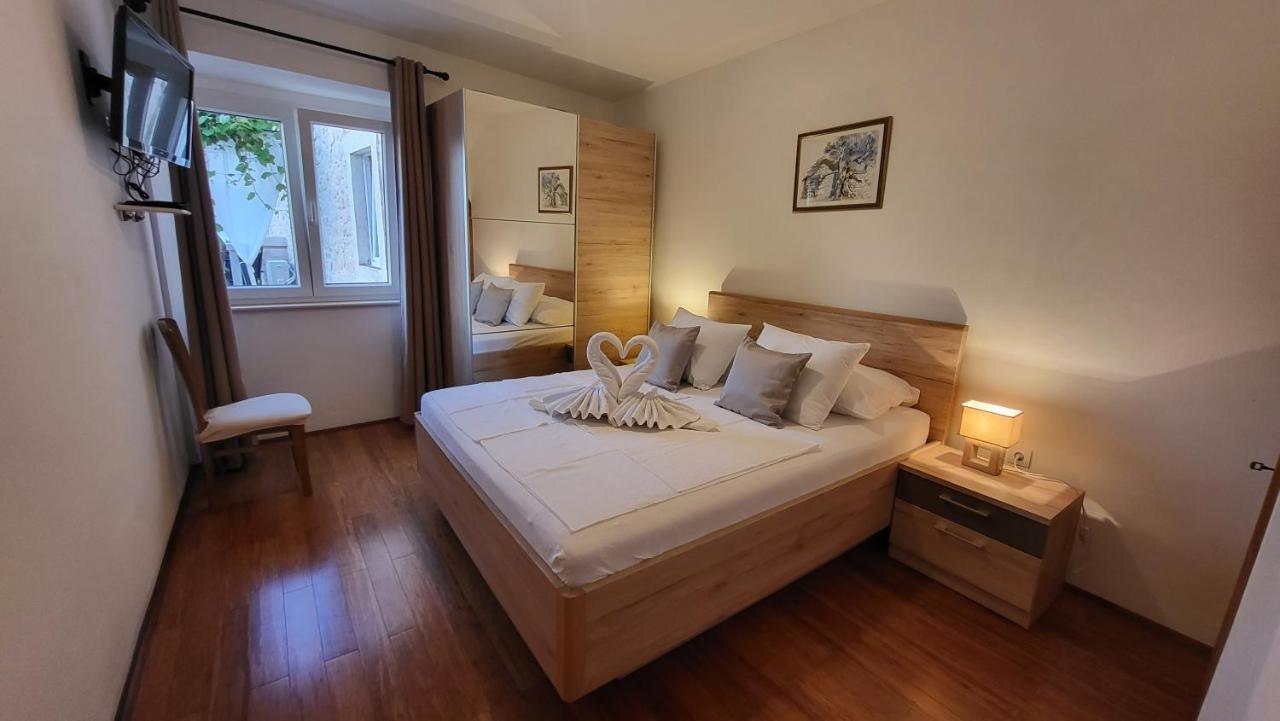 Stone House Apartments Didini Dvori Lumbarda Extérieur photo