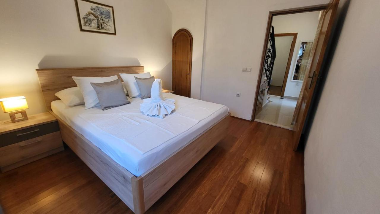 Stone House Apartments Didini Dvori Lumbarda Extérieur photo