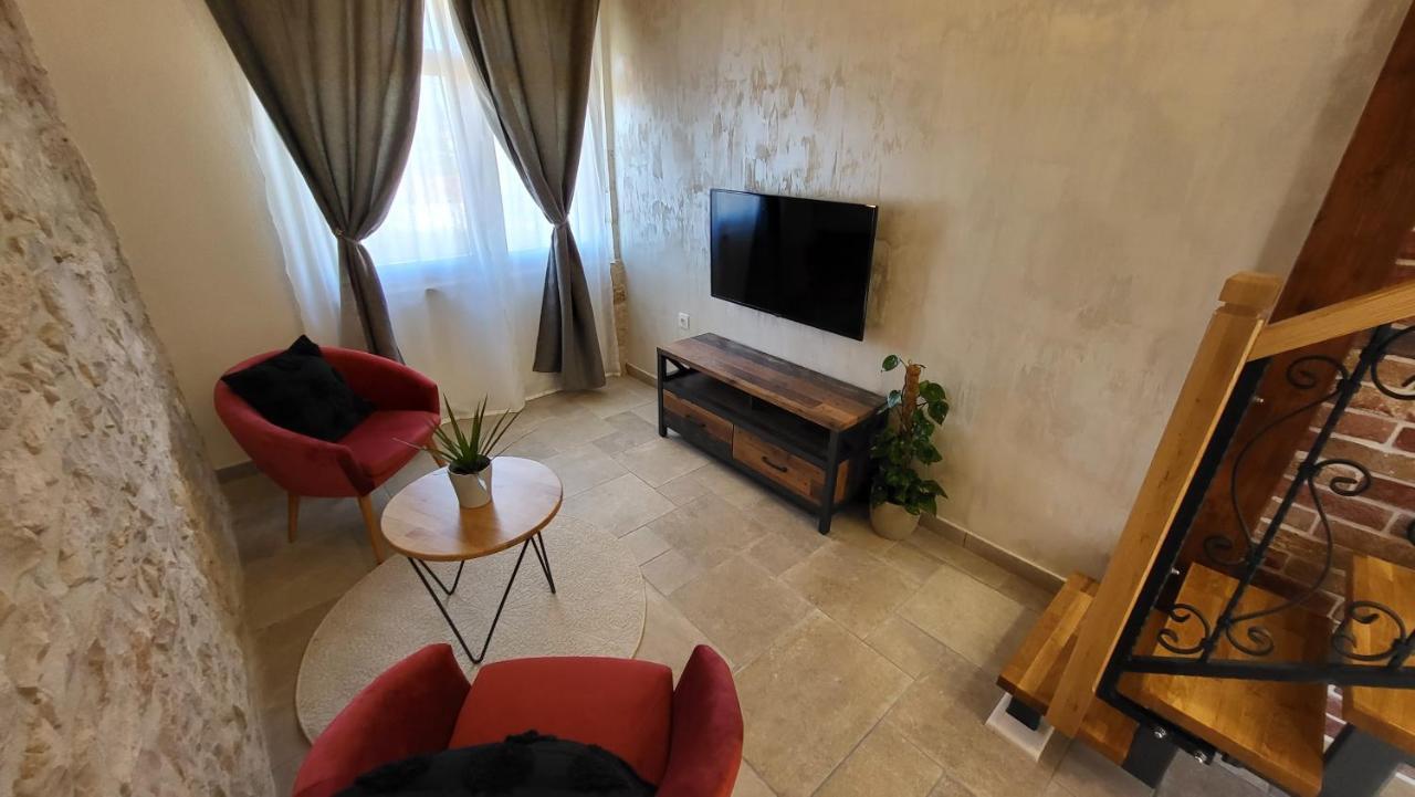 Stone House Apartments Didini Dvori Lumbarda Extérieur photo
