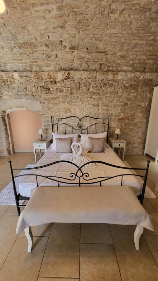 Stone House Apartments Didini Dvori Lumbarda Extérieur photo