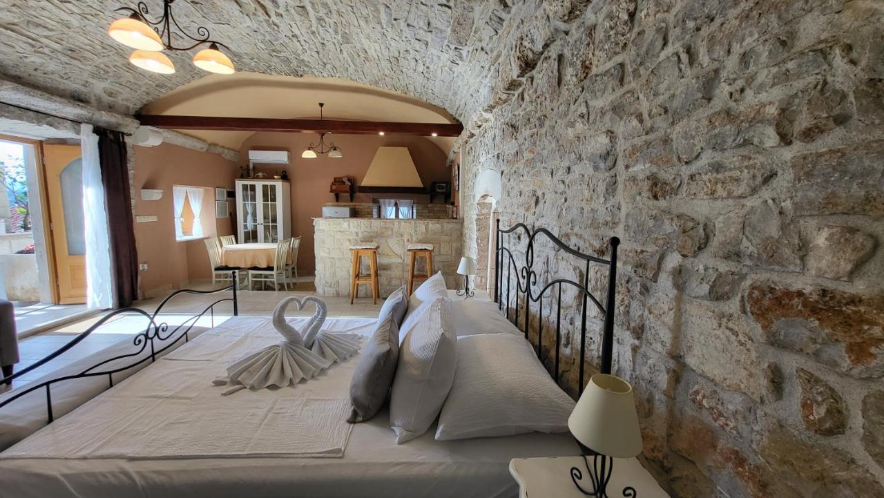 Stone House Apartments Didini Dvori Lumbarda Extérieur photo