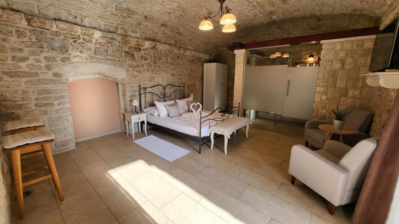 Stone House Apartments Didini Dvori Lumbarda Extérieur photo