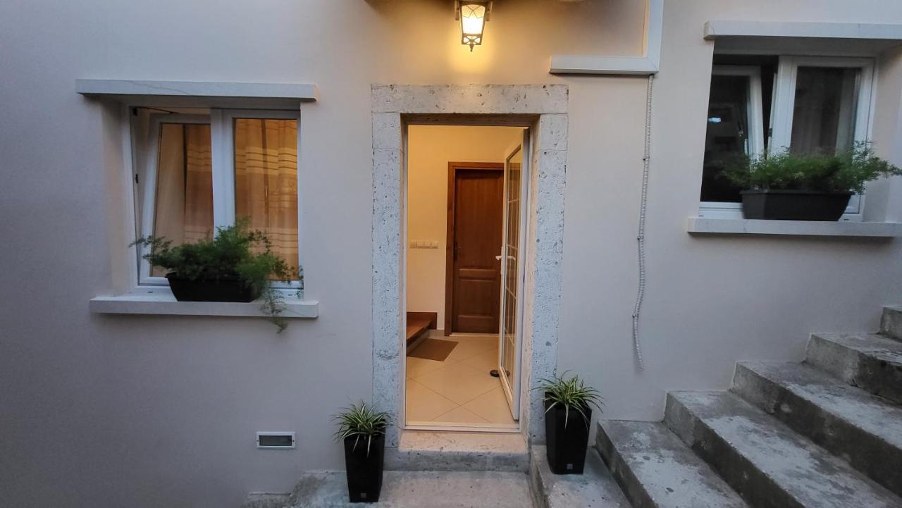 Stone House Apartments Didini Dvori Lumbarda Extérieur photo