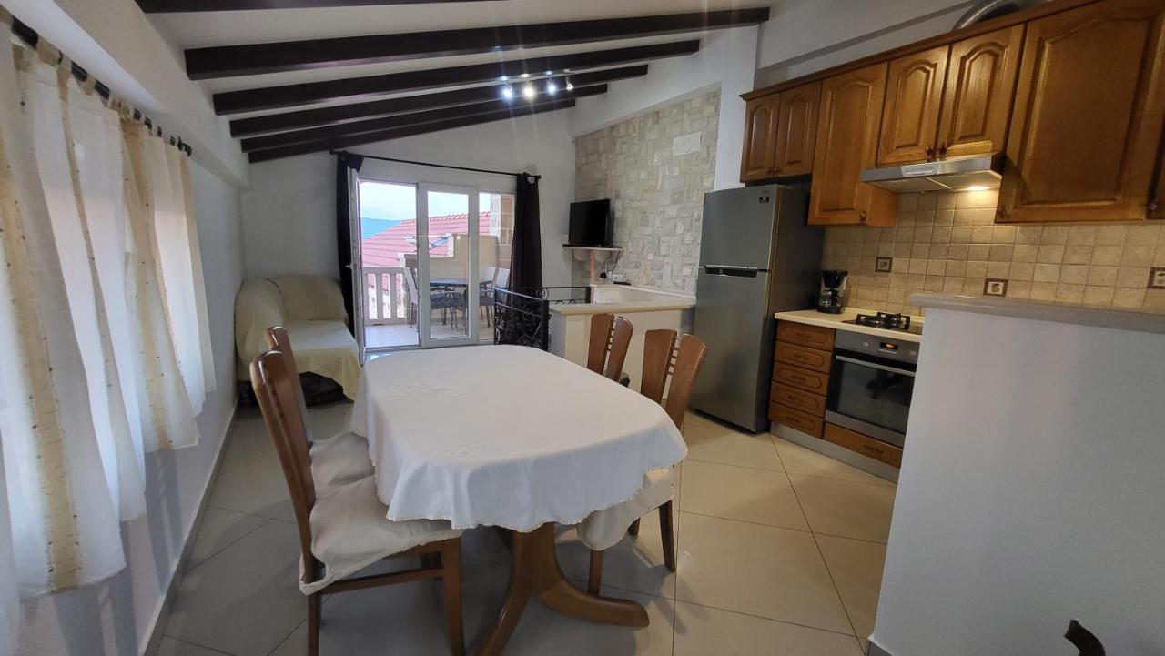 Stone House Apartments Didini Dvori Lumbarda Extérieur photo