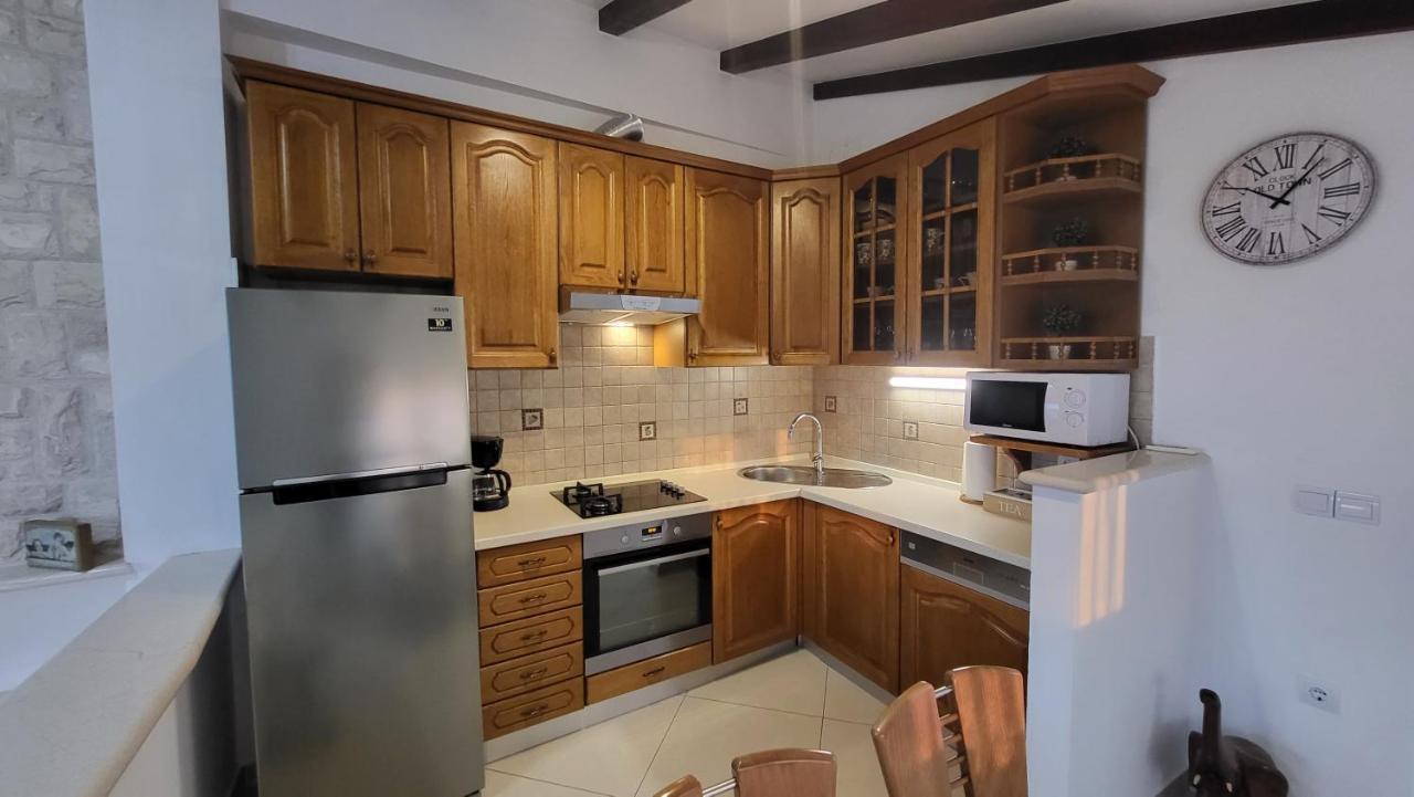 Stone House Apartments Didini Dvori Lumbarda Extérieur photo