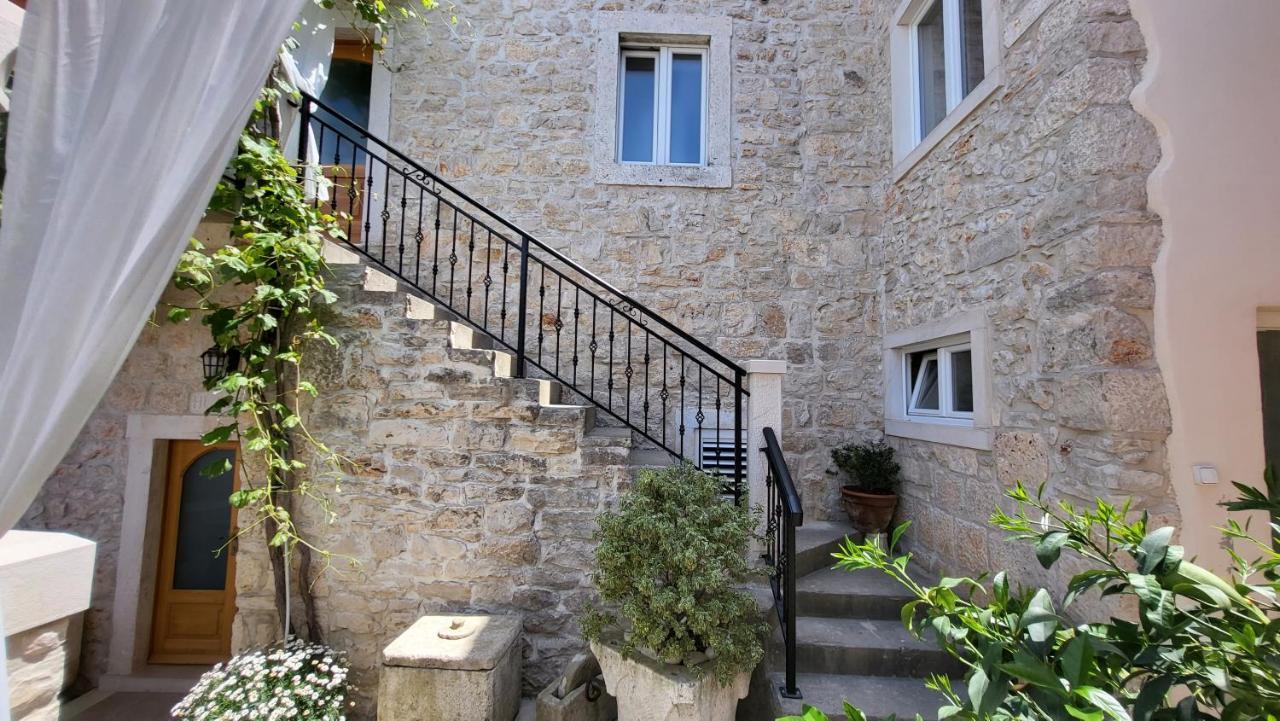 Stone House Apartments Didini Dvori Lumbarda Extérieur photo
