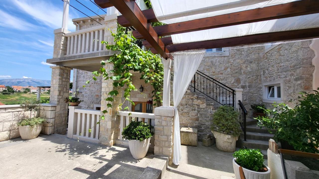 Stone House Apartments Didini Dvori Lumbarda Extérieur photo