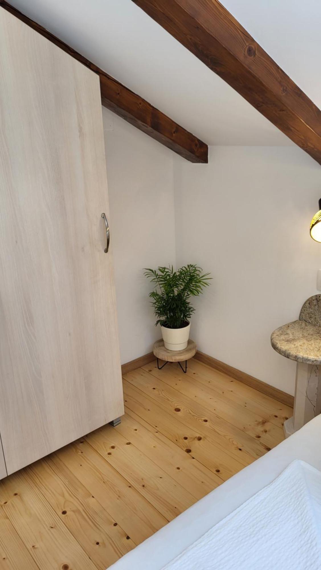 Stone House Apartments Didini Dvori Lumbarda Extérieur photo