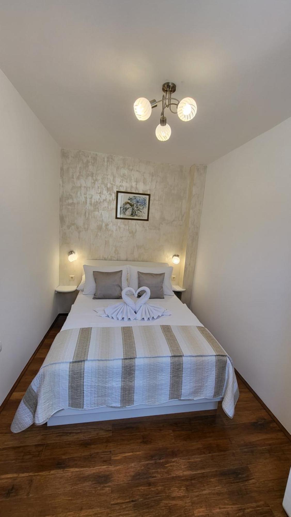 Stone House Apartments Didini Dvori Lumbarda Extérieur photo