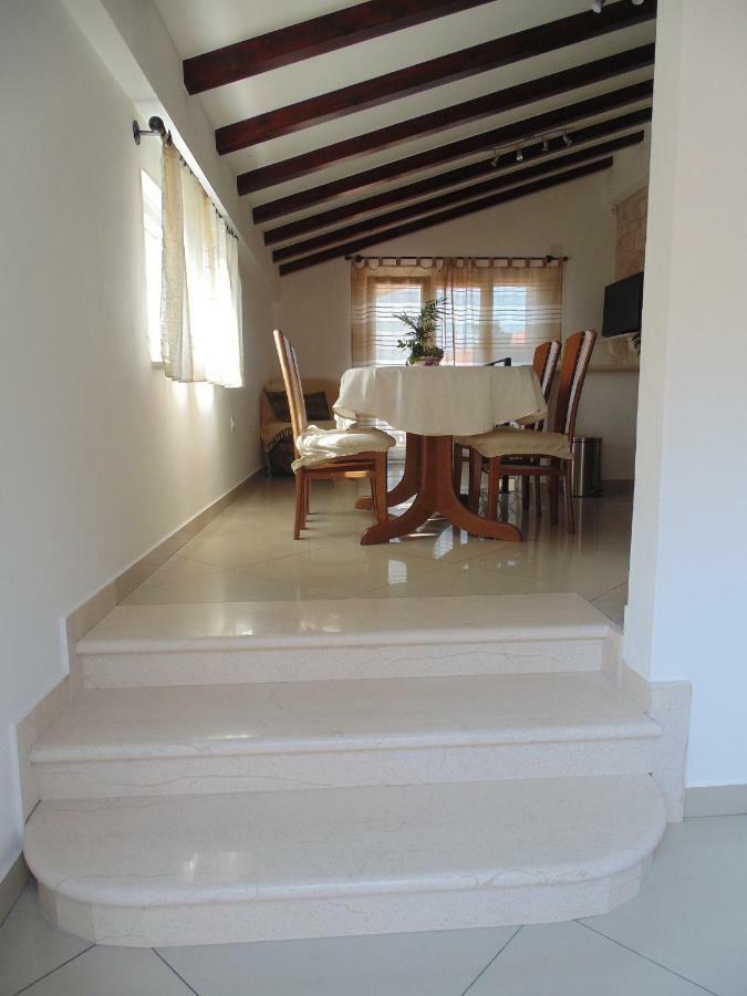 Stone House Apartments Didini Dvori Lumbarda Extérieur photo